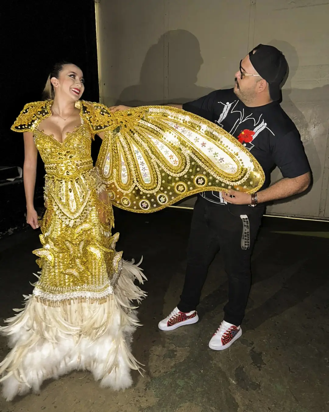 Diseño de vestido de fantasía de Carnavia